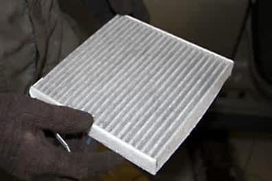 Замена салонного фильтра на новый в Санрено